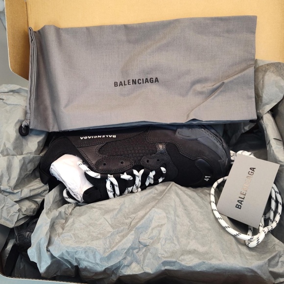 NEW Rare Distressed Look NWT in Box Size 41EU Balenciaga Triple S Triple Black. - Picture 9 of 15